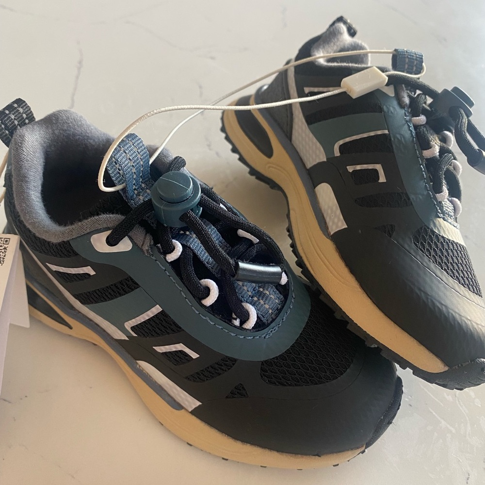 Kids sneakers